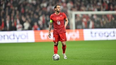 Hakan �alhano�lu'ndan �arp�c� a��klamalar! 'Kariyer ma��ma ��kaca��m'