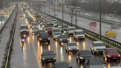 Trafik fel�... �stanbul'u sa�anak vurdu
