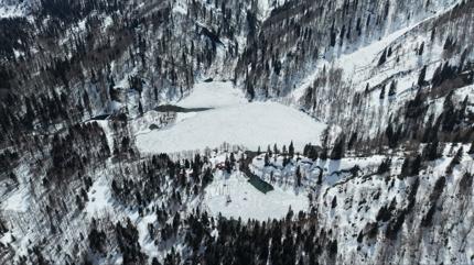 Bor�ka Karag�l beyaza b�r�nd�!