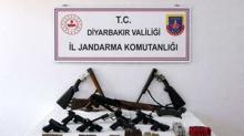 Diyarbak�r'da ruhsats�z silah ve m�himmat ele ge�irildi