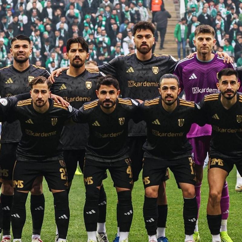 Alia�a FK zirveden uzakla�t�