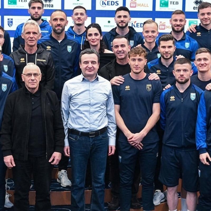 Onlara kim oldu�unuzu g�sterin