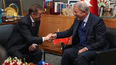 Akar, B�y�kel�i Gombosuren ile g�r��t�