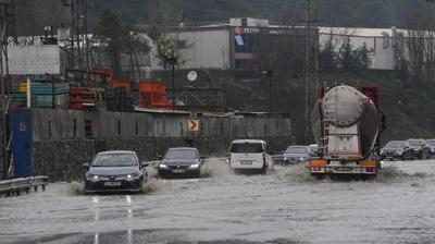 �stanbul Valili�i duyurdu: Metrekareye 97 kilogram ya��� d��t�