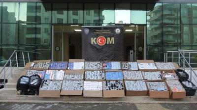 �anl�urfa'da g�mr�k ka�a�� 30 bin paket sigara ele ge�irildi