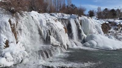 Van'�n do�a harikas� Muradiye �elalesi manzaras�yla hayran b�rakt�