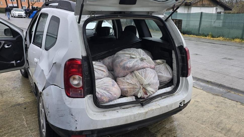 Yakalanmasalard� vatanda�a yedireceklerdi! Kilolarca at eti ele ge�irildi