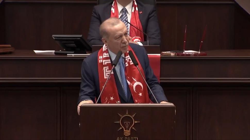 AK Parti grup toplantısı kırmızı beyaz... Başkan Erdoğan: Dünya Kupası'nda finale kadar gideceğiz