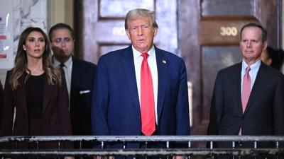 ABD tarihinde bir ilk... Trump Y�ksek Mahkeme duru�mas�na kat�ld�