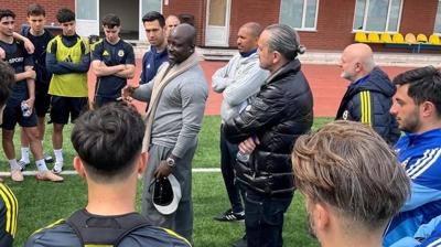 Appiah, Fenerbah�e Akademisi'nde gen�lerle bulu�tu