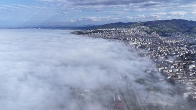 Karadeniz'in sisi �ehri kaplad�... B�y�leyen manzara dronla g�r�nt�lendi