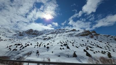 Van'da mart s�rprizi: Karabet Ge�idi'nde kar kal�nl��� 2 metreyi a�t�