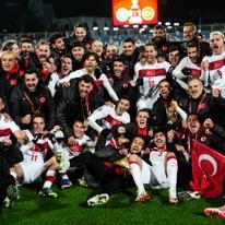 A Milli Tak�m'a tebrikler pe� pe�e geldi!