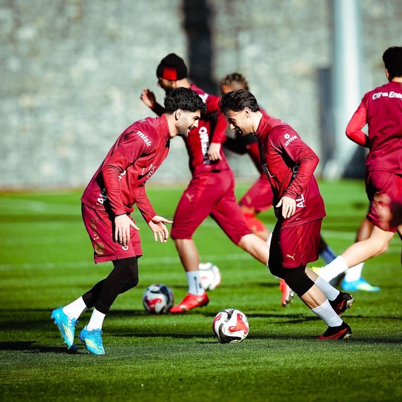 Galatasaray'da Trabzonspor derbisi �ncesi g�n�n antrenman� tamamland�