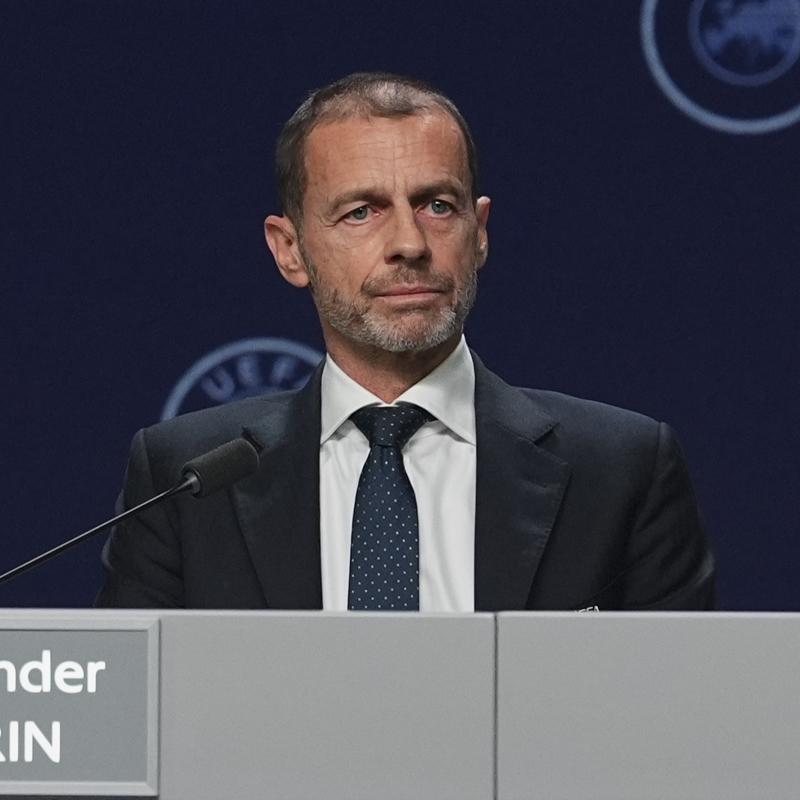 �talya'ya bir �ok da UEFA'dan! Ceferin a��k�a uyard�