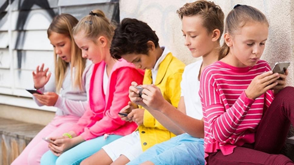 Sosyal medya düzenlemesi kabul edildi... 15 yaşın altındakiler kullanamayacak