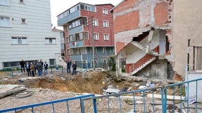 4 ki�iye mezar olmu�tu: Bina alan�nda incelemeler s�r�yor