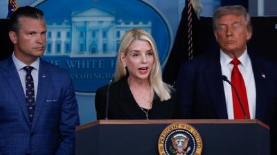 Trump kabinesinde de�i�iklik: Adalet Bakan�n� g�revden ald�