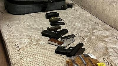 Esenyurt'ta narkotik operasyonu: Bask�nda el bombas� bulundu