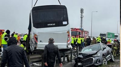 �stanbul'da polis servis arac�n�n kar��t��� kazaya ili�kin yeni geli�me... 29 ki�iden 24'� taburcu edildi