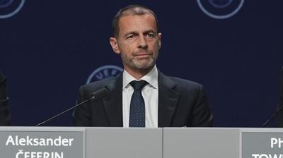 �talya'ya bir �ok da UEFA'dan! Ceferin a��k�a uyard�