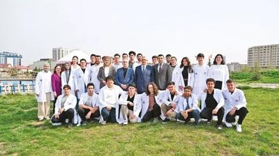 Tanr� Da�lar�'n�n ete�inde bilim k�pr�s�... �ift diplomayla mezun olacaklar