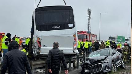 �stanbul'da polis servis arac�n�n kar��t��� kazaya ili�kin yeni geli�me... 29 ki�iden 24'� taburcu edildi