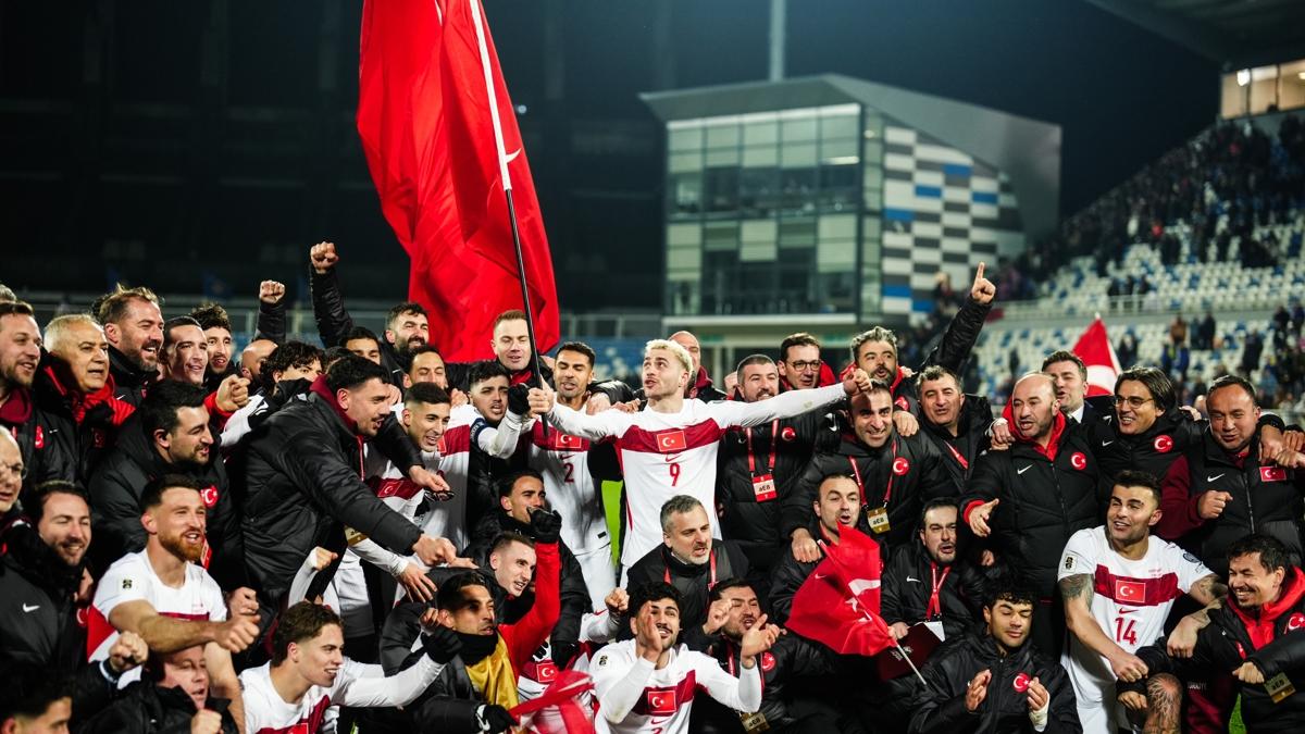 Arda G�ler Kenan Y�ld�z milli tak�m foto�raflar� resimleri