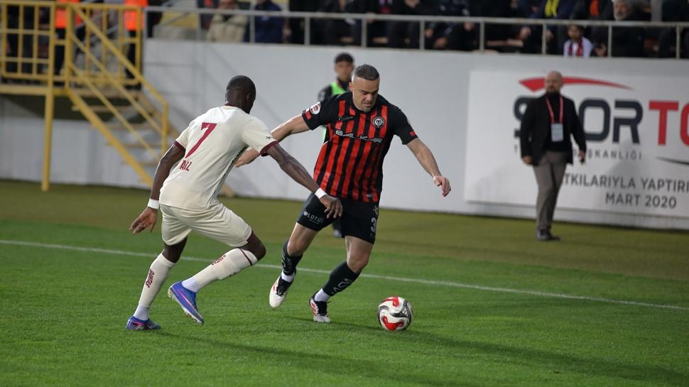 �orum'a evinde Band�rmaspor �elmesi