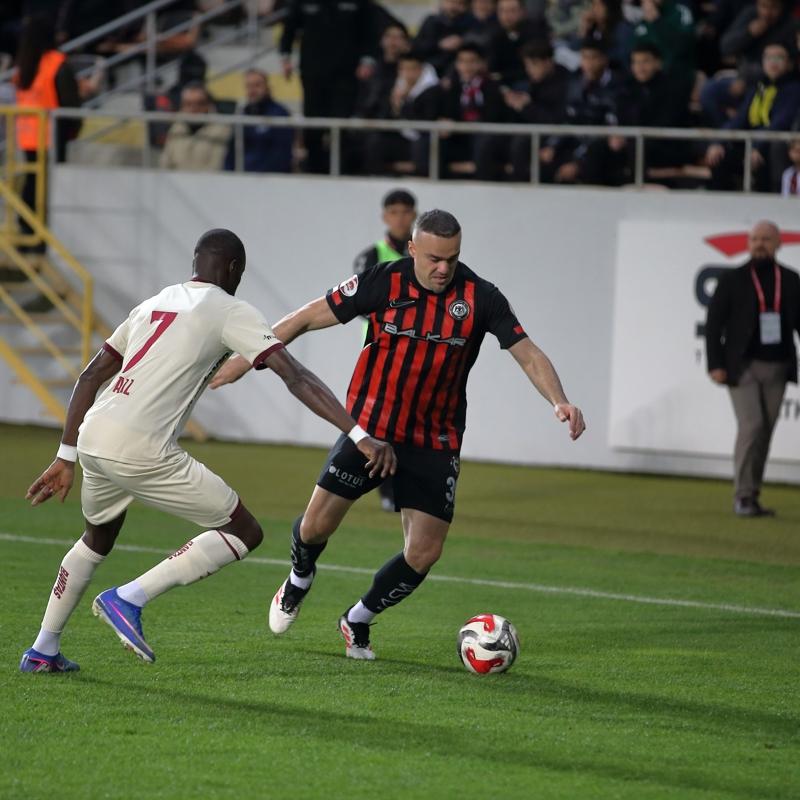 �orum'a evinde Band�rmaspor �elmesi