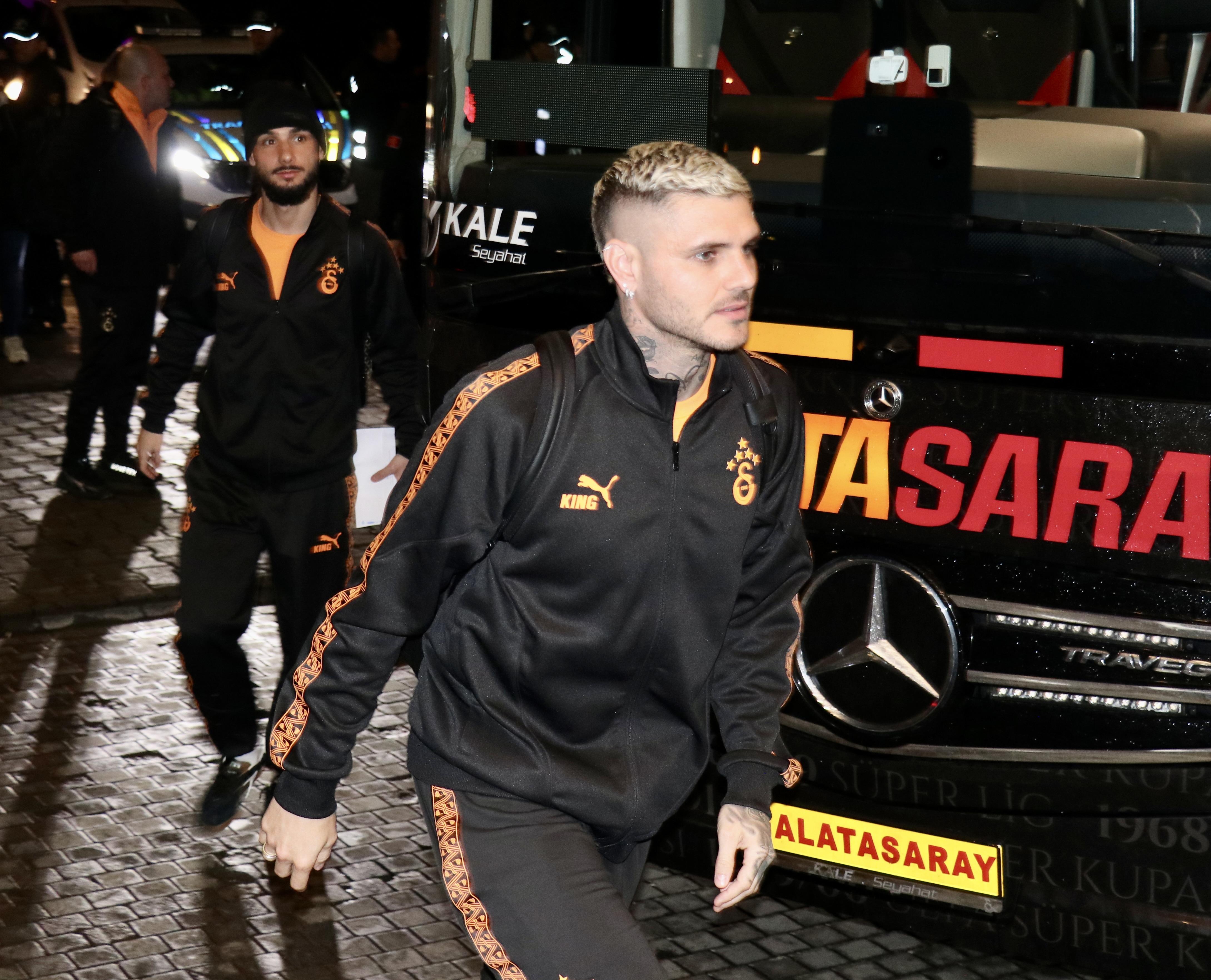 Galatasaray, derbi �ncesi Trabzon'a ula�t�