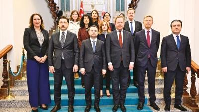 Hollanda'dan 217 FET�'c�y� istiyoruz