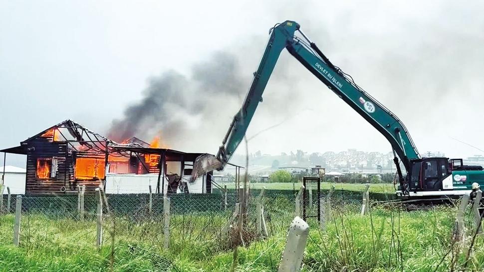 Y�kt�rmad��� evini ate�e verdi!