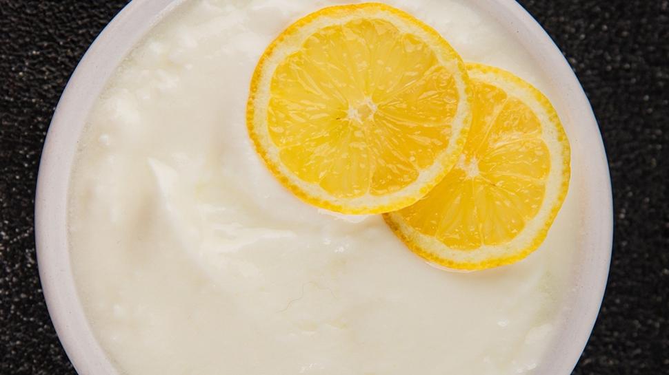 Yo�urda limon katan ya�ad�! Me�er b�yle t�ketilince...