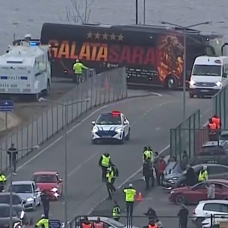 Galatasaray, derbi �ncesi Papara Park'a geldi!