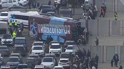 Trabzonspor kafilesi, derbi �ncesi stadyuma geldi