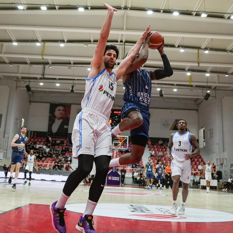 Anadolu Efes, Alia�a Petkimspor'u farkl� yendi