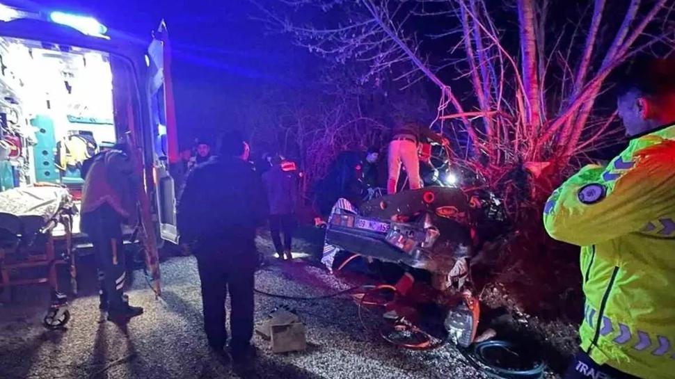 Antalya'da korkun� kaza! Ayn� ara�ta can verdiler