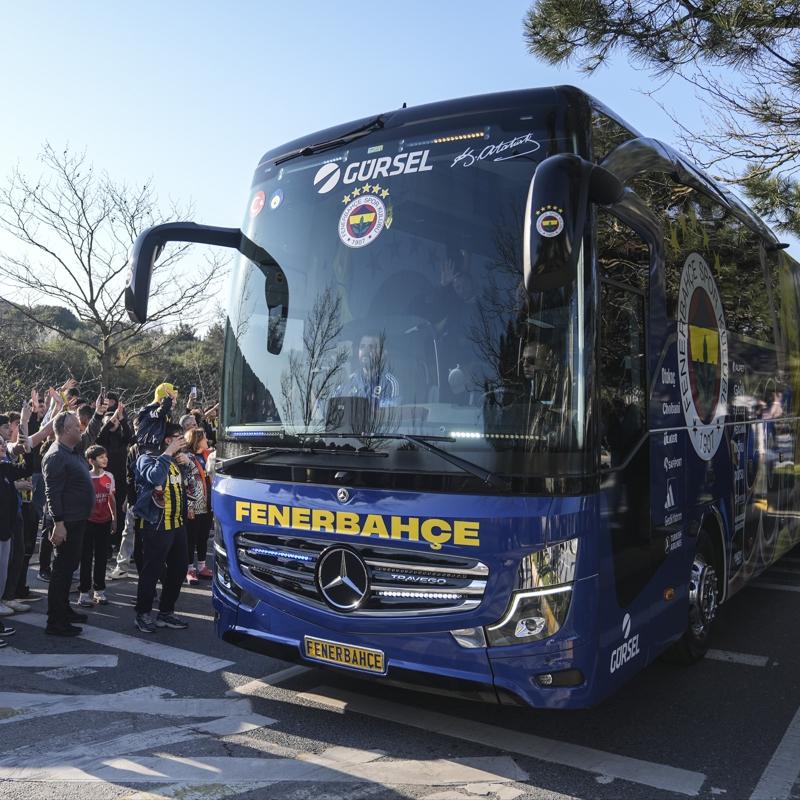 Fenerbah�e, derbi �ncesi stadyuma hareket etti!