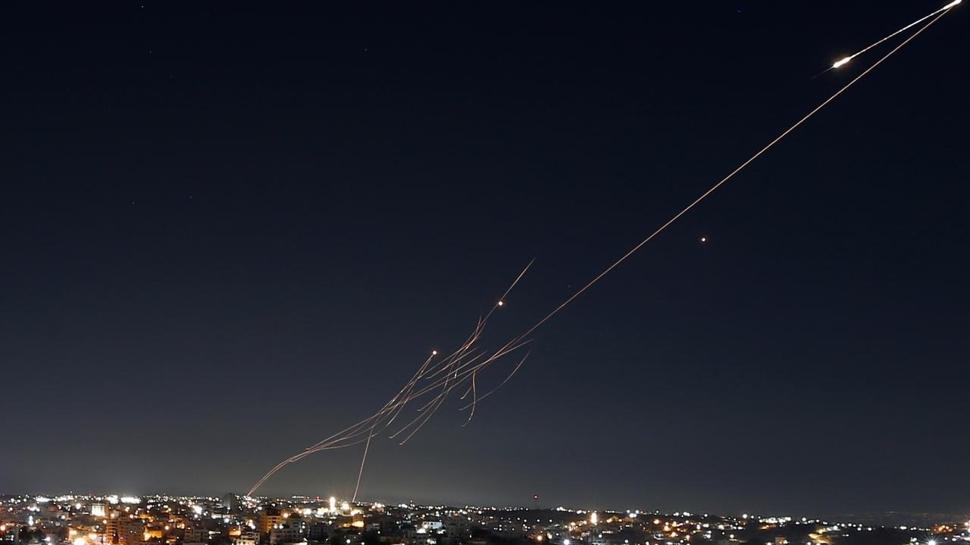 Katil İsrail Beyrut'un kuzeyinde bir konutu hedef aldı