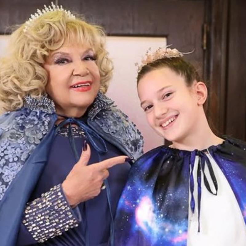 Nevra Serezli Sihirli Annem'in yeni filminde torunuyla ayn� sahnede!