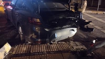 Kartal'da iki otomobil �arp��t�: 4 yaral�