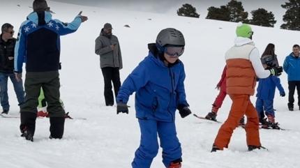 Kars'�n �ocuklar� Nisan ay�nda kayak ��reniyor!