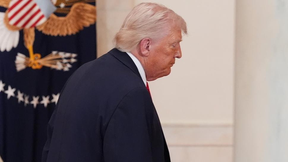 ABD Ba�kan� Trump a��klad�! K�rtler silah� kendine saklad�