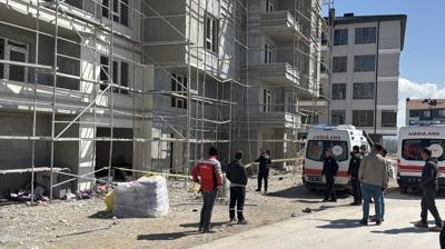 4. kattan zemine çakıldılar! 2 işçi ağır yaralı