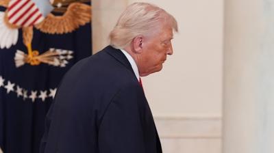 ABD Ba�kan� Trump a��klad�! K�rtler silah� kendine saklad�