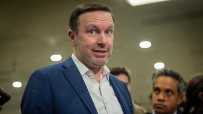 ABD'li senatör Trump'ı yerden yere vurdu: Açık savaş suçu