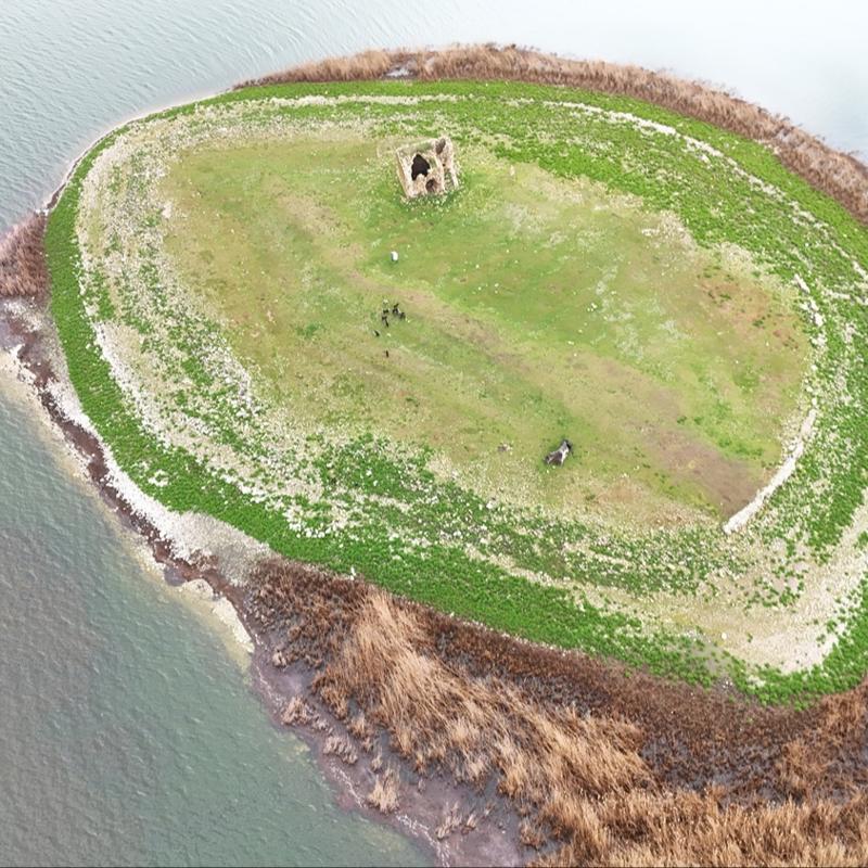 T�rkiye'de tek! Bu adada sadece 120 ki�i ya��yor