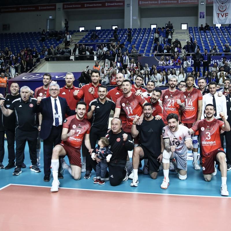 Ziraat Bankkart, �stanbul Gen�likspor'u yenerek finale y�kseldi