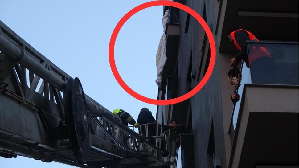 Akılalmaz olay! 6. kattan perdeyle sarktı, 3. katta yakalandı